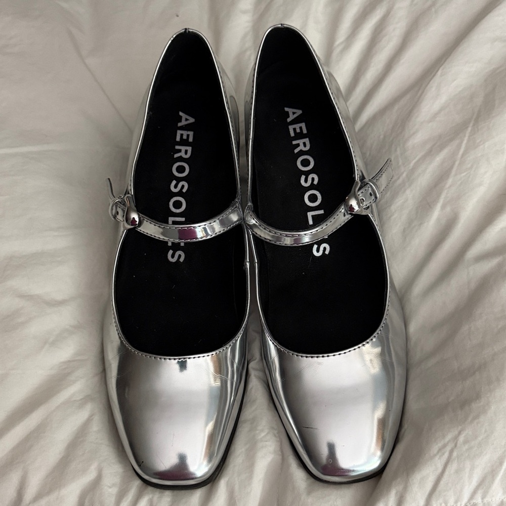 AEROSOLES Metallic Silver heels
